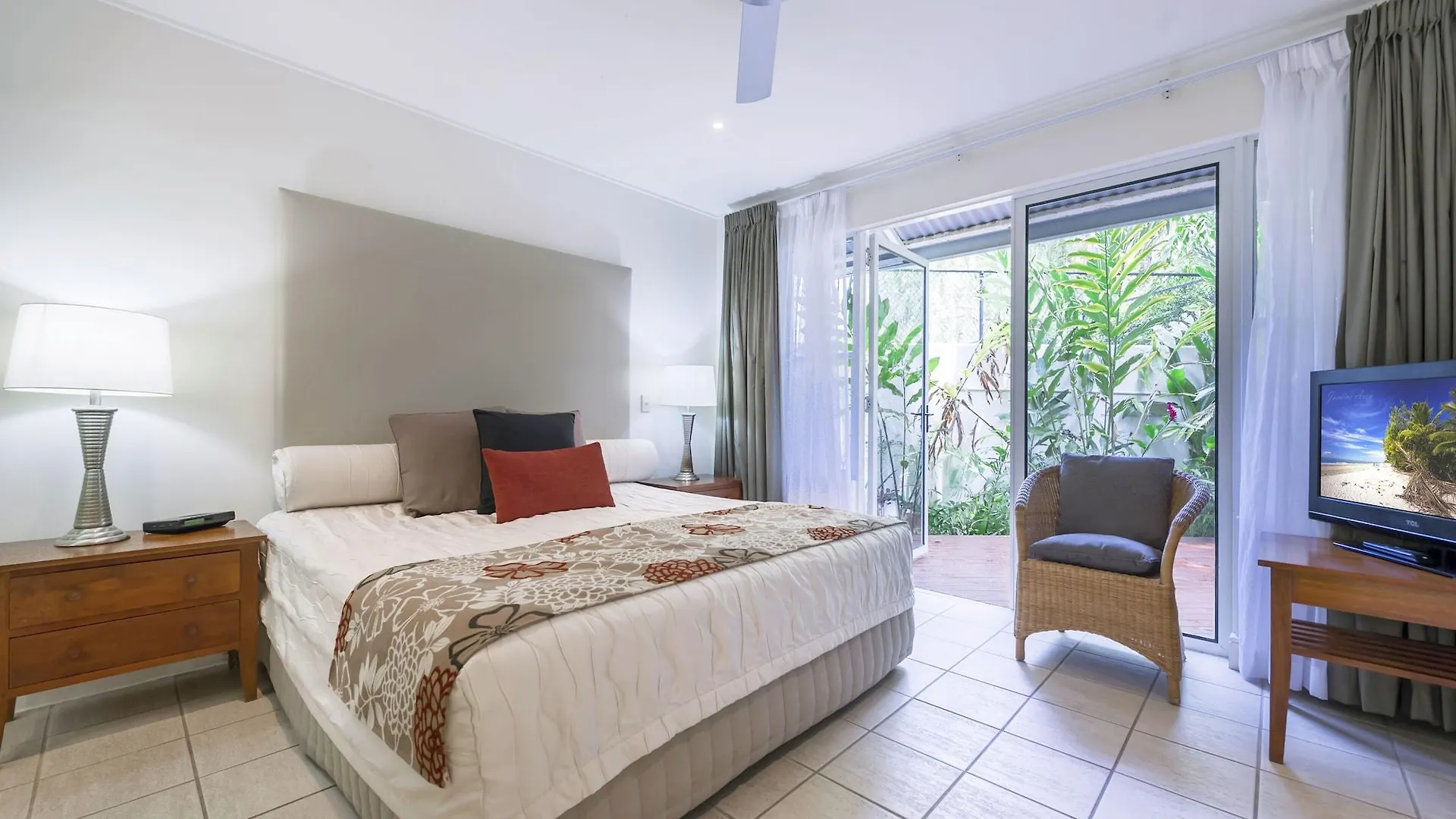 Mandalay Luxury Beachfront Apartments Port Douglas Aparthotel
