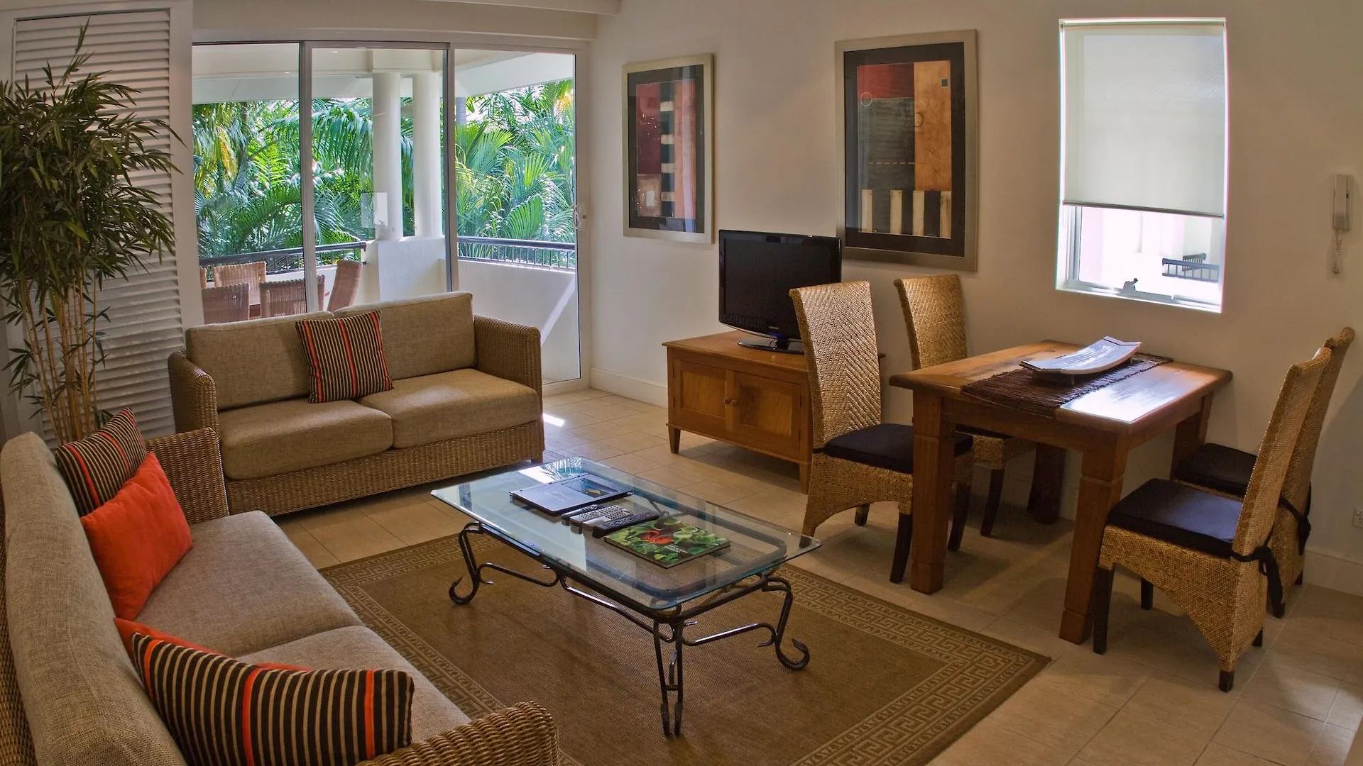 Aparthotel Mandalay Luxury Beachfront Apartments Port Douglas
