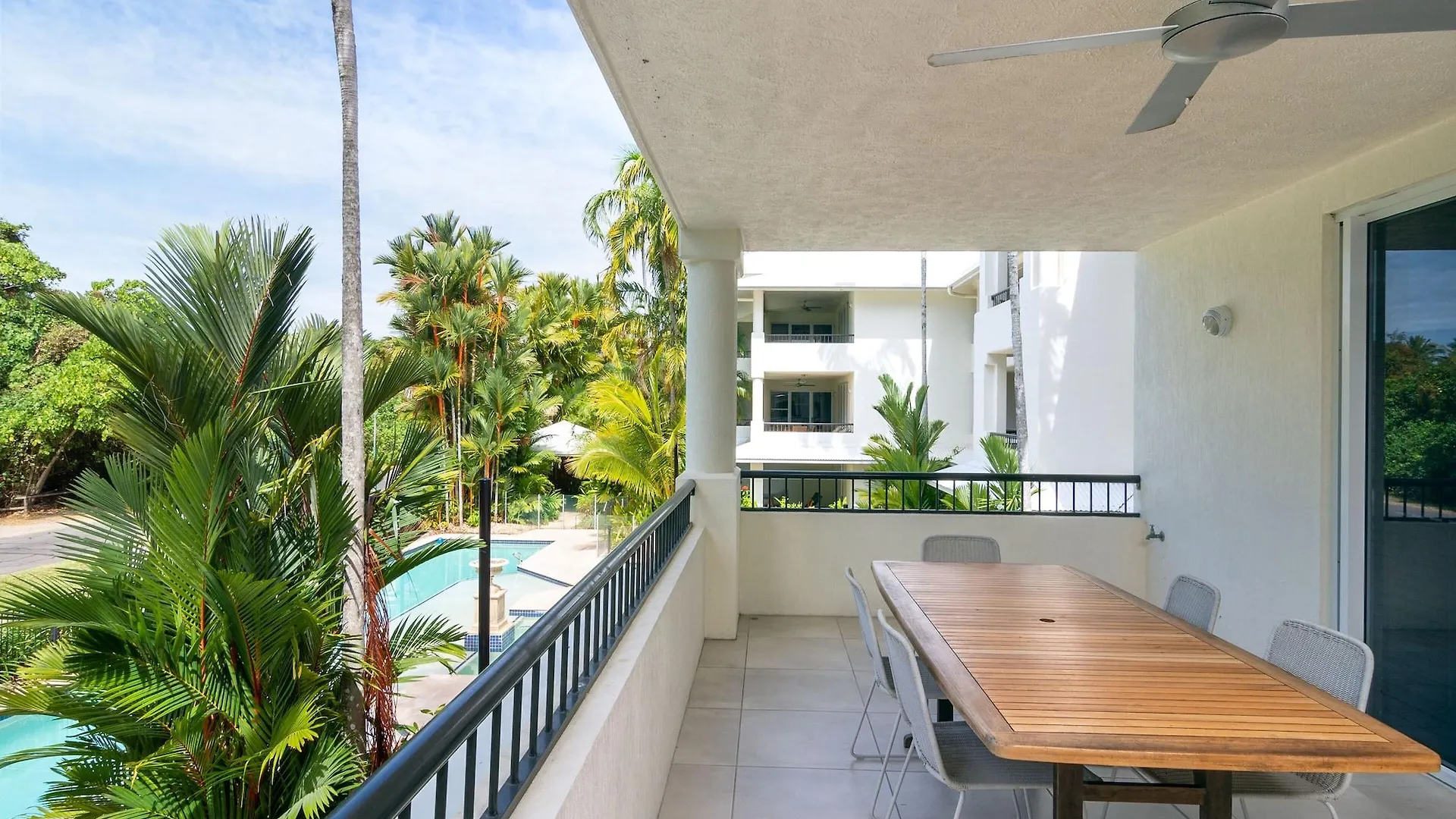 Mandalay Luxury Beachfront Apartments Port Douglas Australia