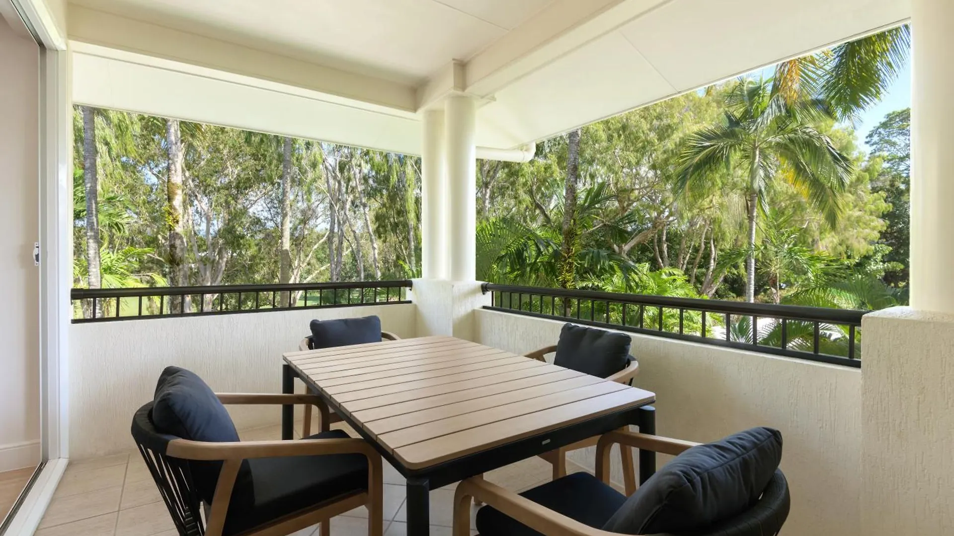 Hotel apartamentowy Mandalay Luxury Beachfront Apartments Port Douglas