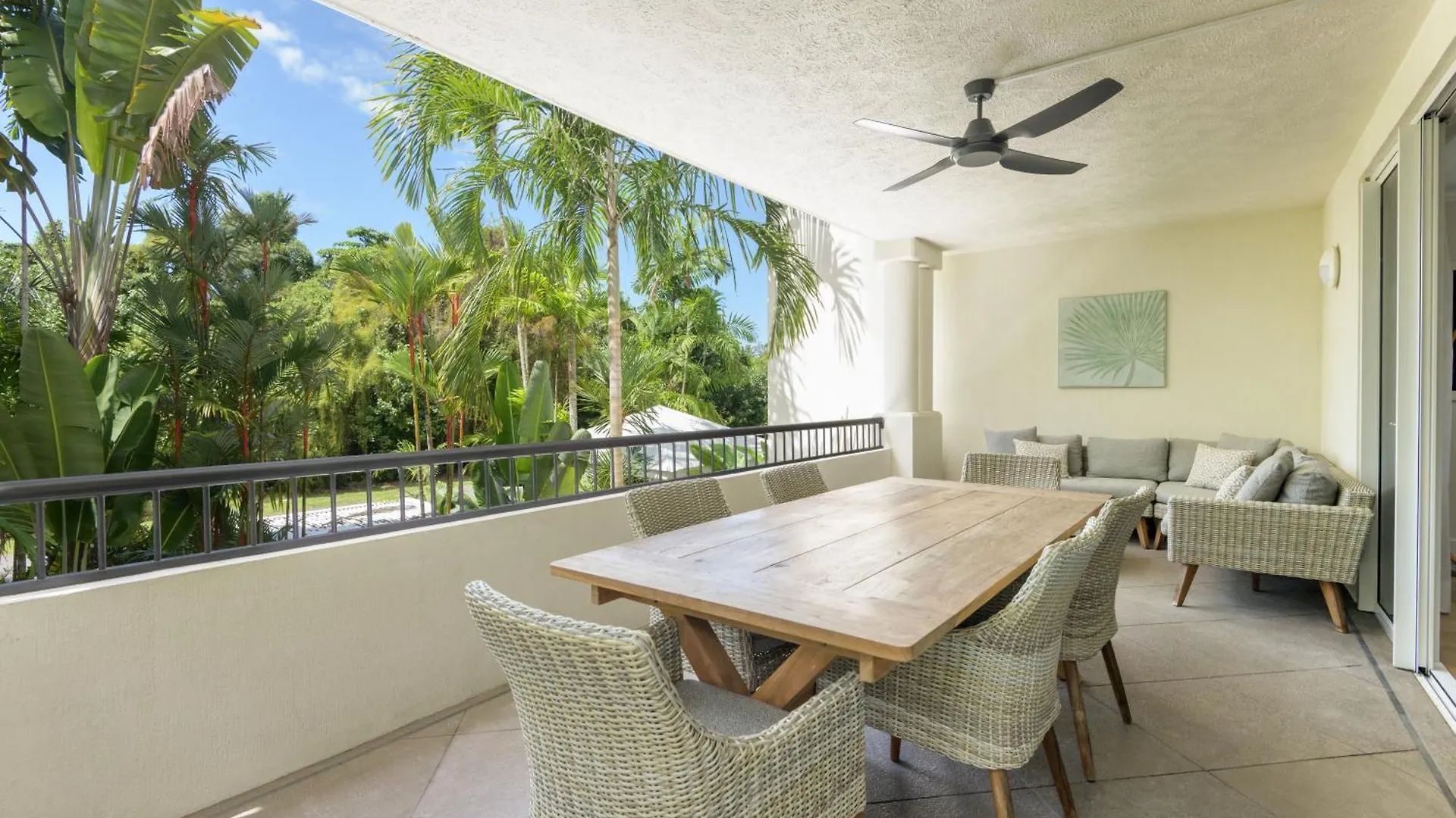 Mandalay Luxury Beachfront Apartments Port Douglas