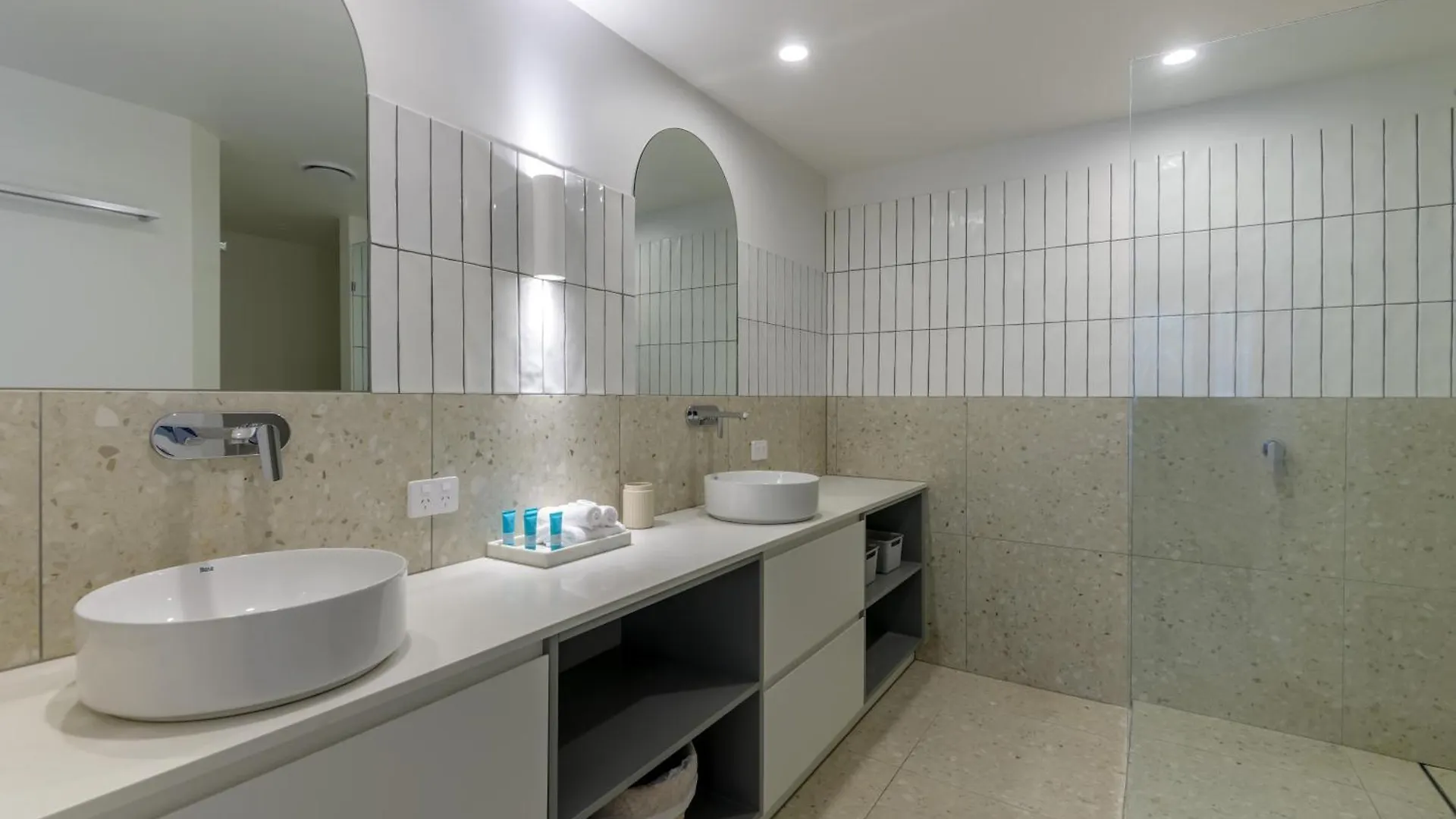 Mandalay Luxury Beachfront Apartments Port Douglas 5*,  Australia