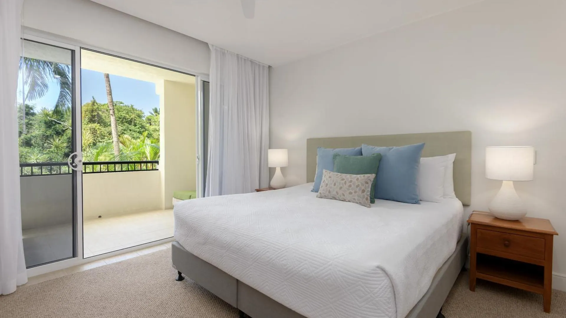 Mandalay Luxury Beachfront Apartments Port Douglas