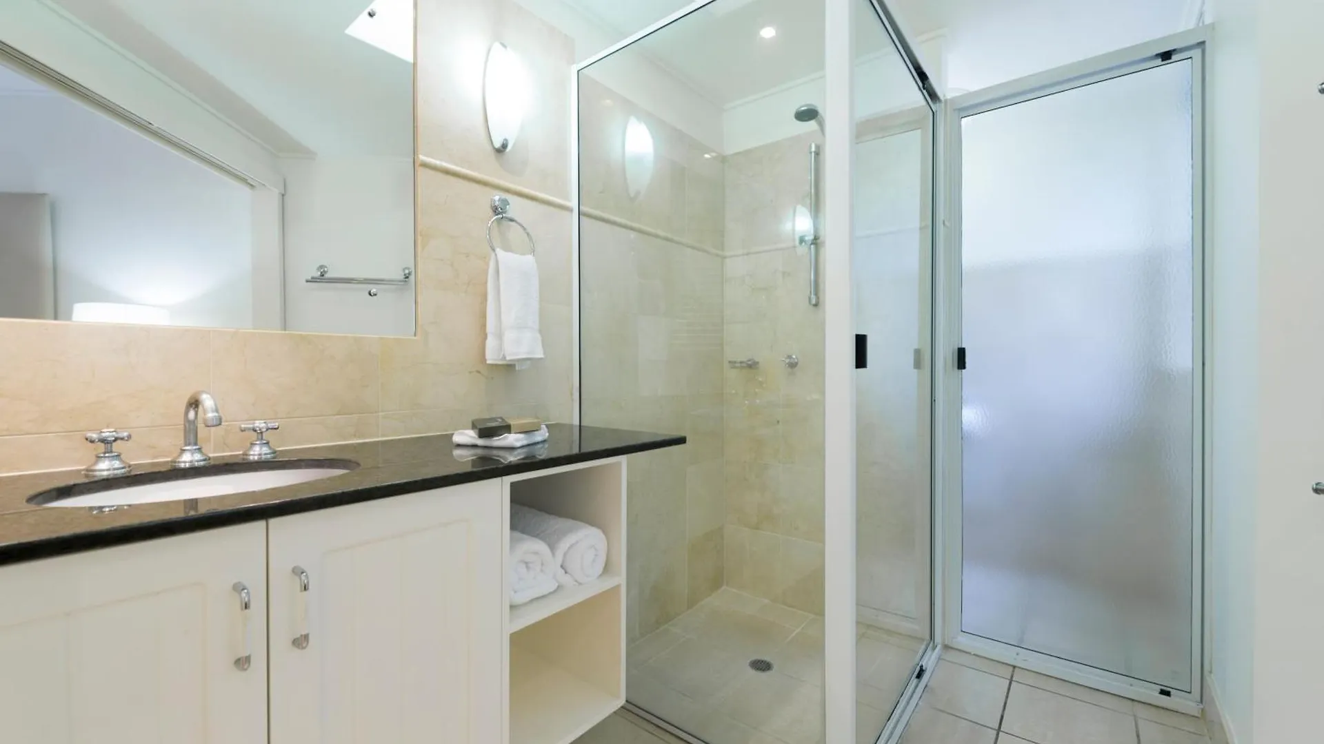Mandalay Luxury Beachfront Apartments Port Douglas