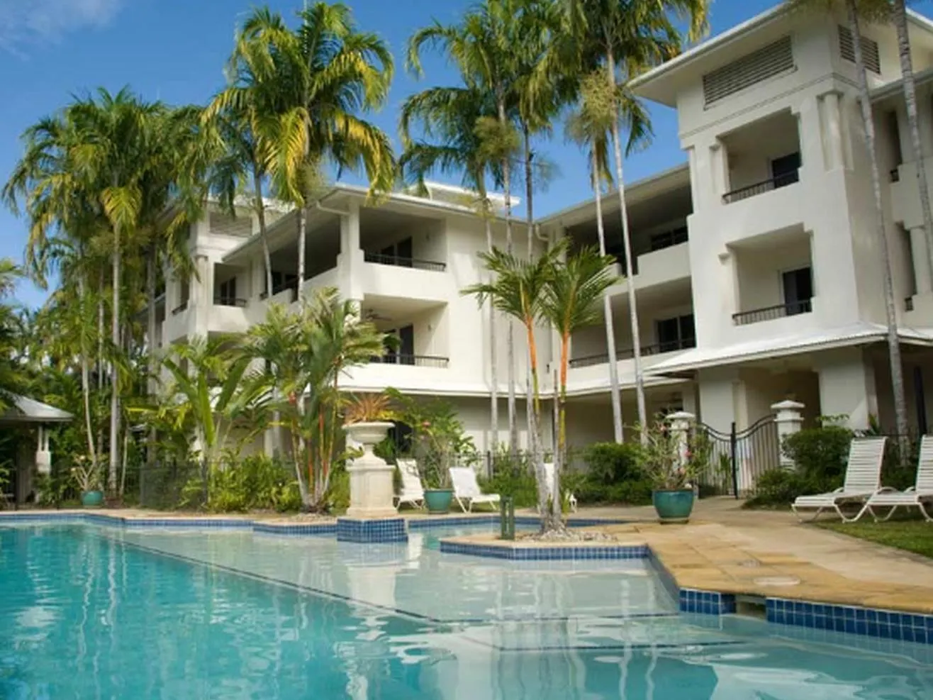 Mandalay Luxury Beachfront Apartments Port Douglas Aparthotel