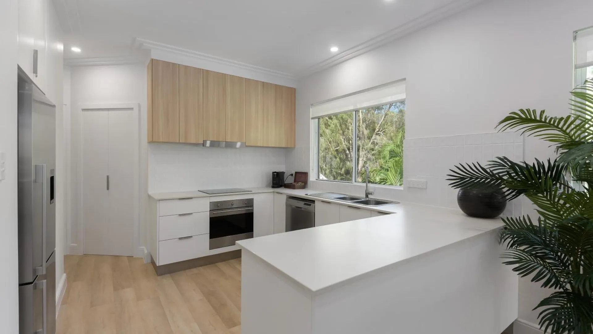 Mandalay Luxury Beachfront Apartments Port Douglas Aparthotel