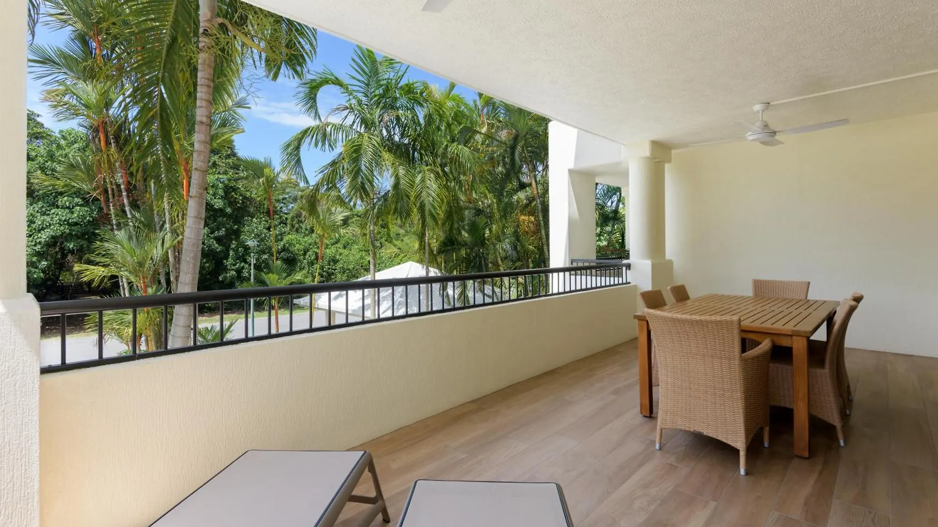 Mandalay Luxury Beachfront Apartments Port Douglas 5*,