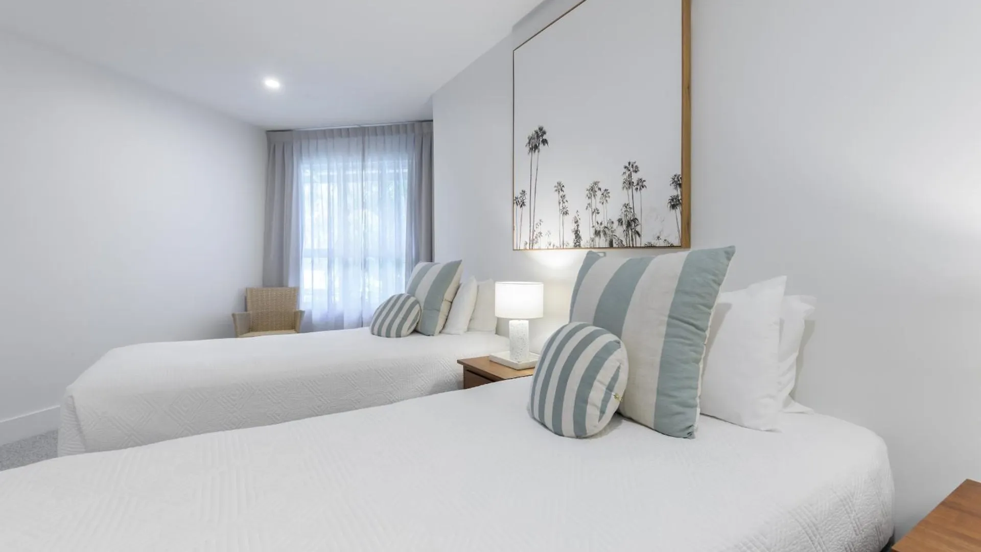 ***** Aparthotel Mandalay Luxury Beachfront Apartments Port Douglas Australië