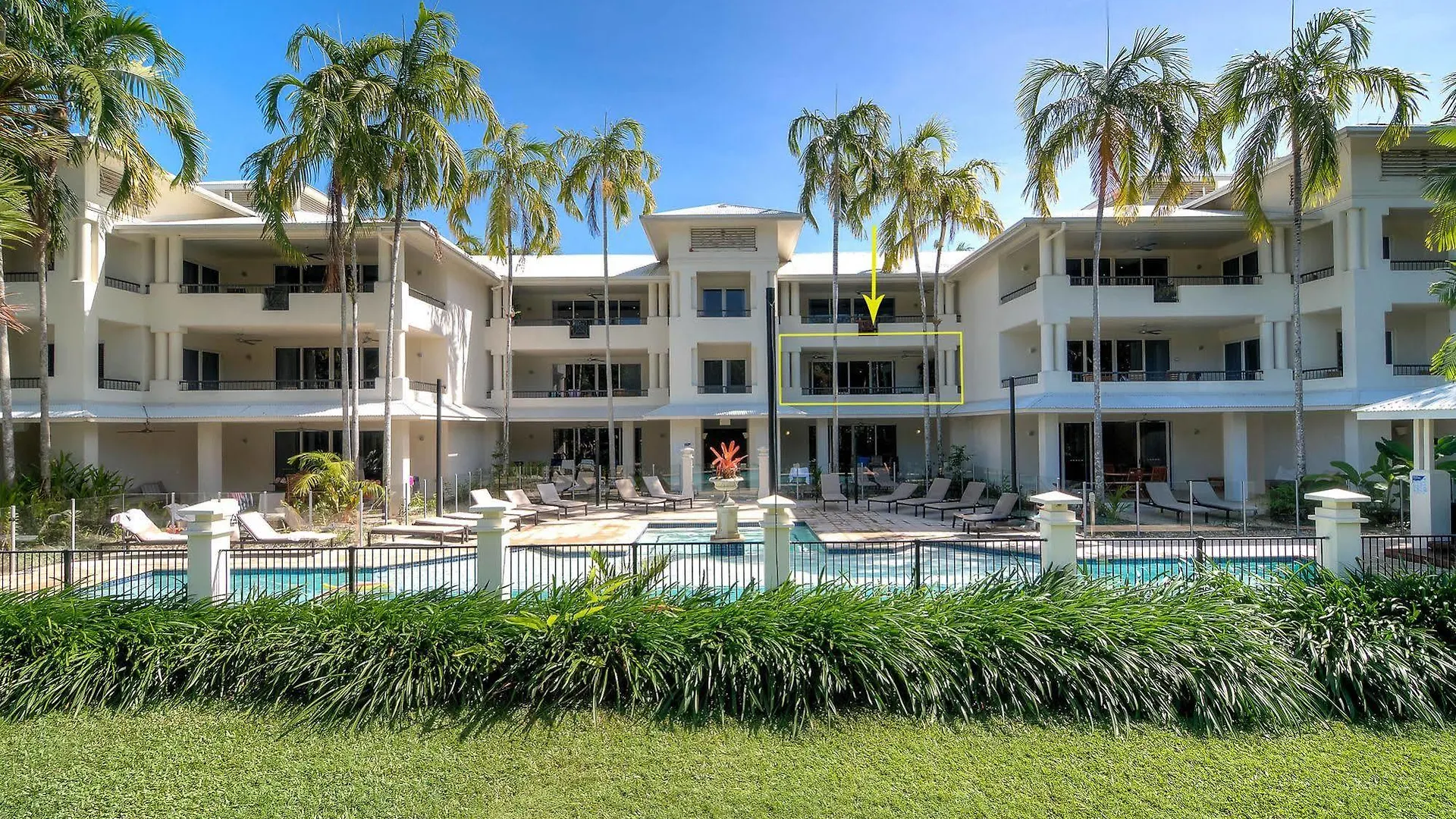 Mandalay Luxury Beachfront Apartments Port Douglas Aparthotel